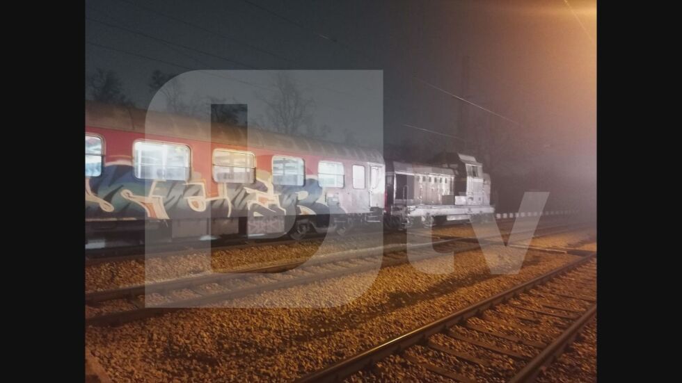 Пътнически влак се запали край Плевен