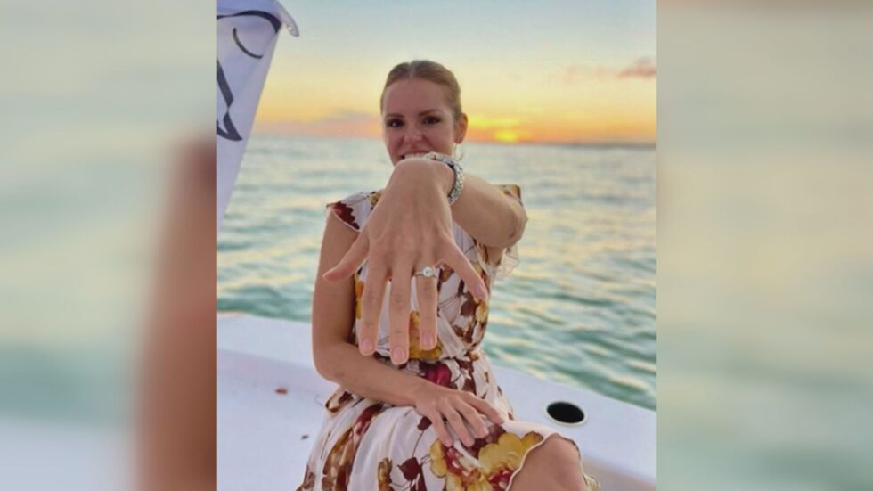 Куриоз: Мъж изпусна годежен пръстен в океана, докато предлагаше брак (ВИДЕО)