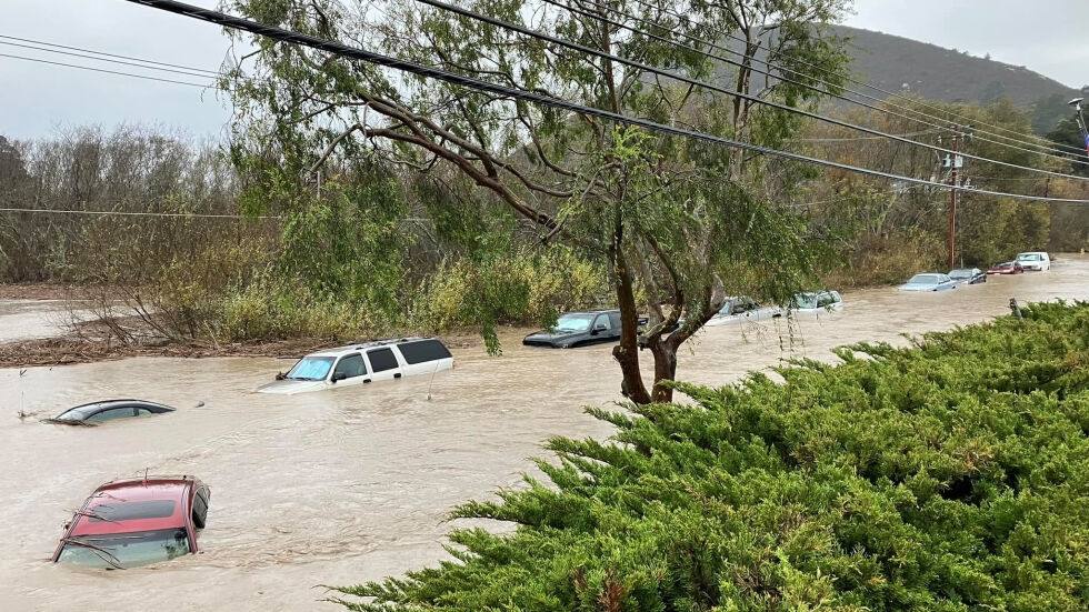 Евакуации в Калифорния заради бури и наводнения