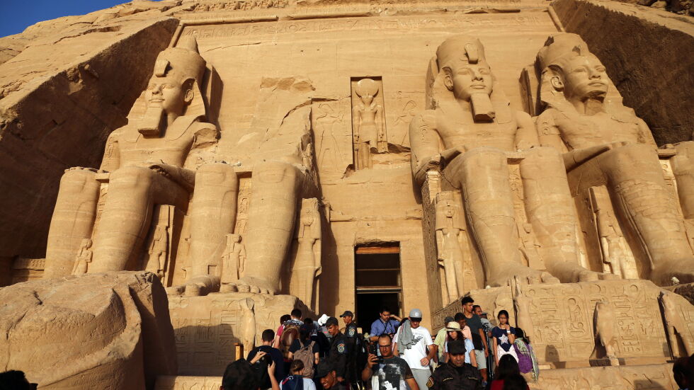 Задържаха трима души при опит за кражба на 10-тонна статуя на Рамзес II в Египет