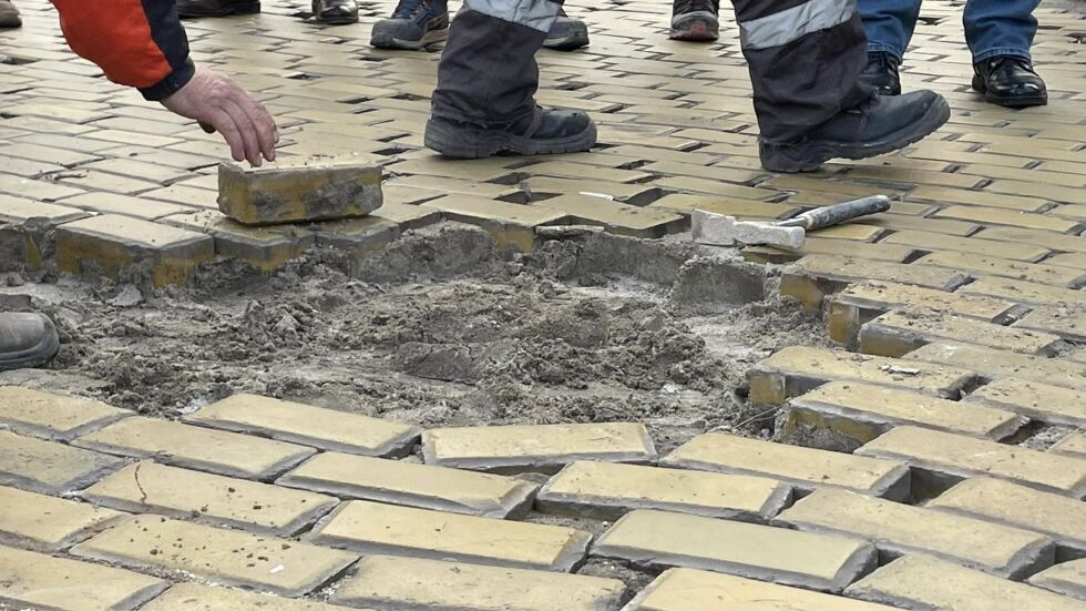 100 000 лв. глоба за изпълнителя на ремонта на жълтите павета в София