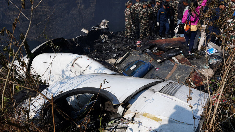 Увеличава се броят на загиналите при самолетната катастрофа в Непал (СНИМКИ)