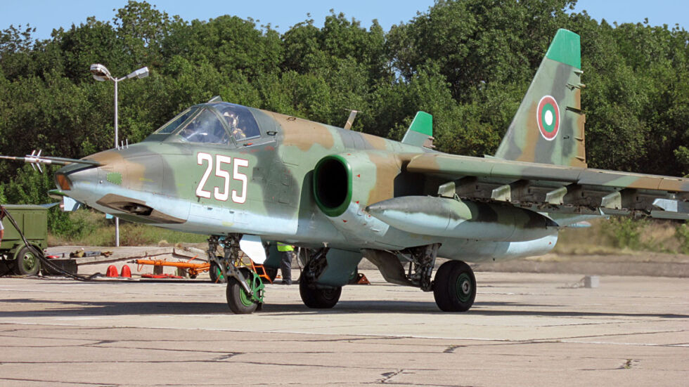 „Блумбърг“: Украйна разполага с 14 български самолета Су-25