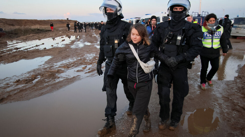 Грета Тунберг е задържана на протест в Германия