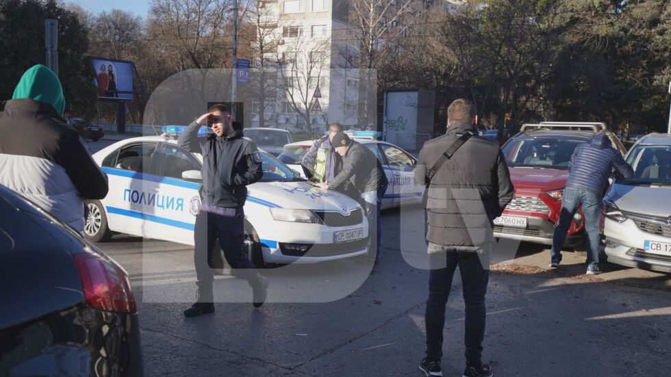 19-годишен без книжка блъсна няколко коли в София (СНИМКИ)