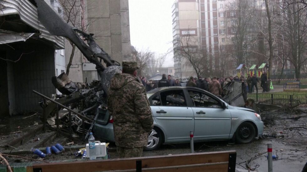 Версиите за разбилия се край Киев хеликоптер: Пилотска грешка, технически проблем или саботаж