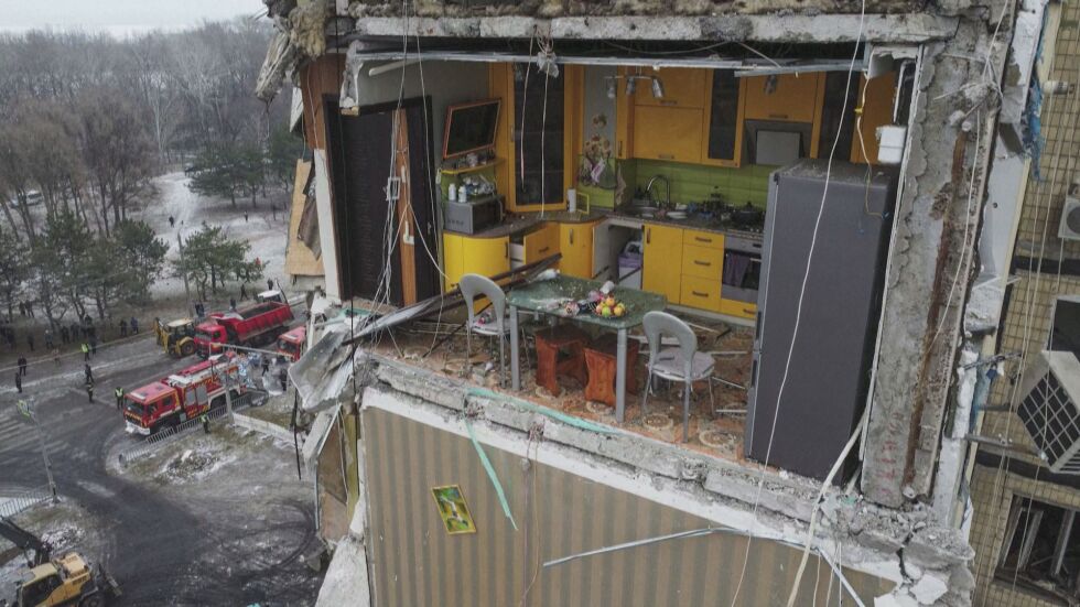 Разруха и спомени: Жълта кухня стана символ на войната в Украйна (ВИДЕО)