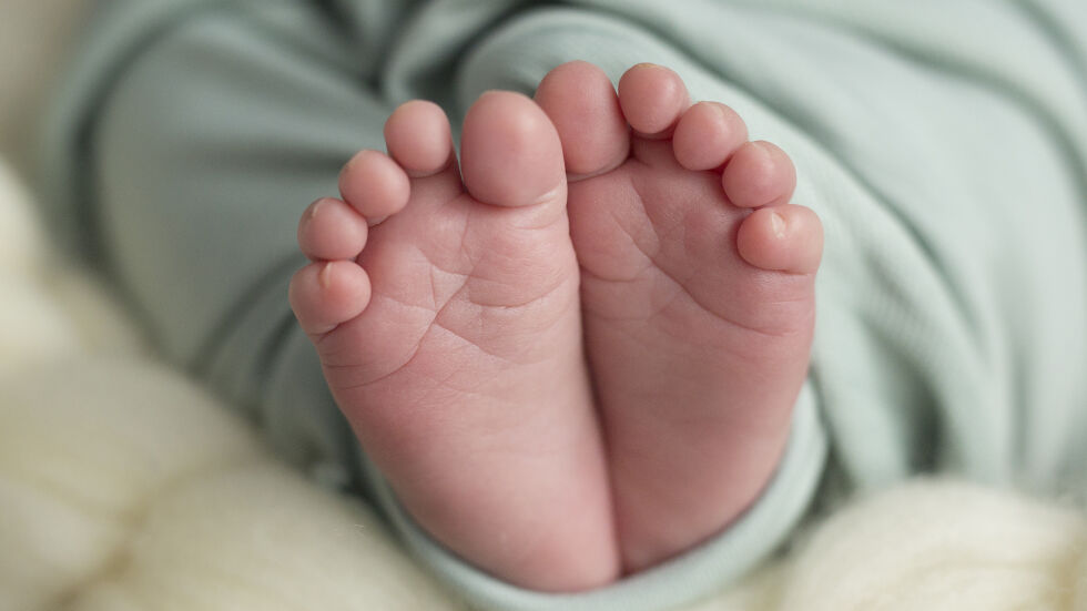 "Чудо": Жена без яйчници роди здраво бебе