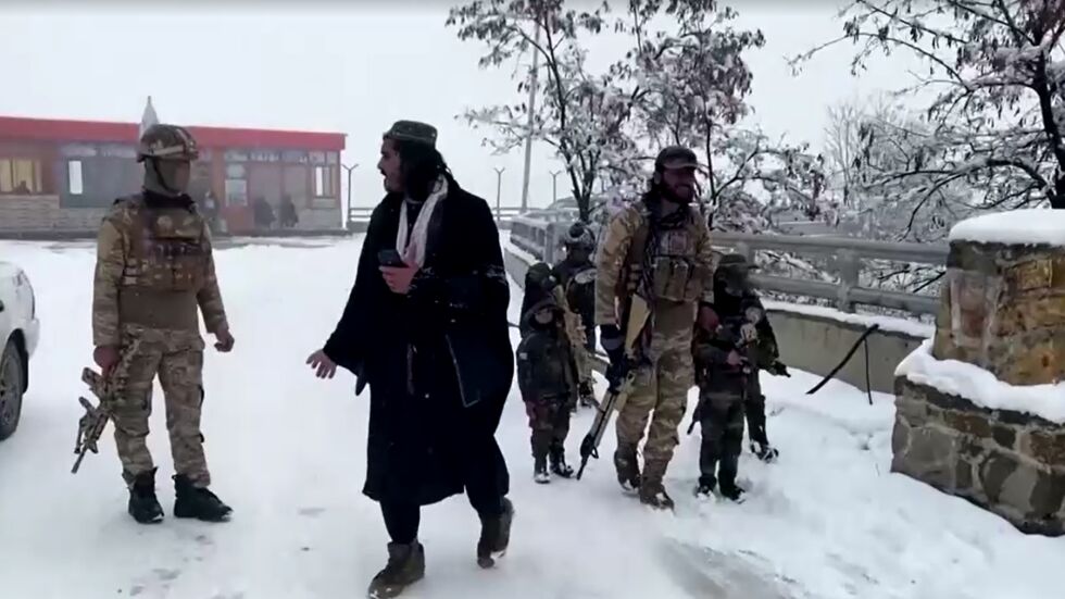 Талибаните: Необичайно студената зима в Афганистан причини смъртта на 170 души 