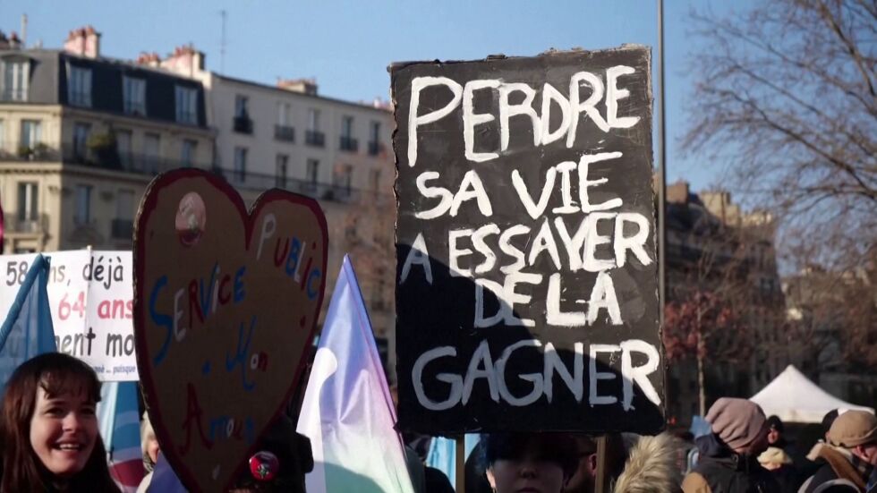 Франция стачкува срещу пенсионната реформа на Макрон 