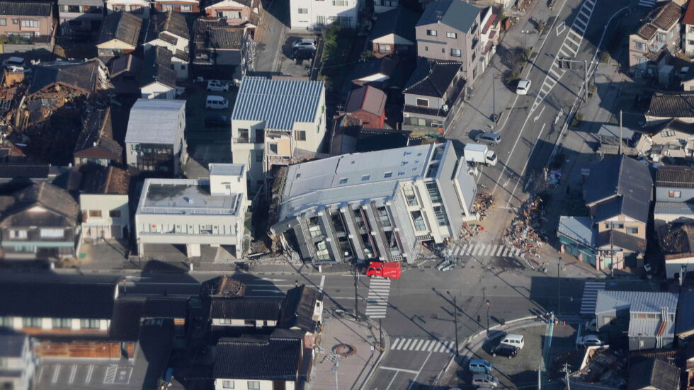 Въздушни кадри разкриват щетите от земетресението в Япония (ВИДЕО)