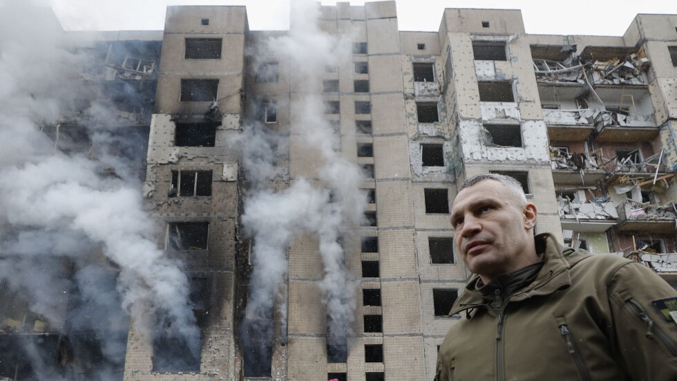 Кличко: Най-малко 10 души са ранени при ракетeн удар на Русия срещу Киев
