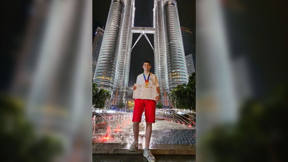 Триумф за 14-годишния Дамян Накев на Световната олимпиада по математика