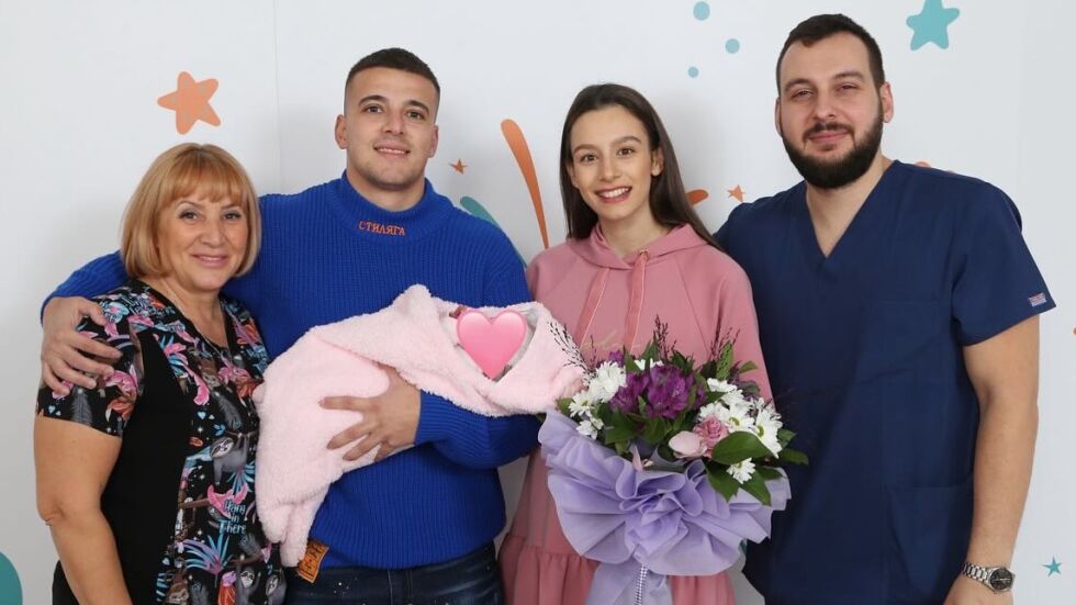 Мадлен Радуканова вече е вкъщи с бебето, за чието раждане се погрижи Мажена от "Фермата"