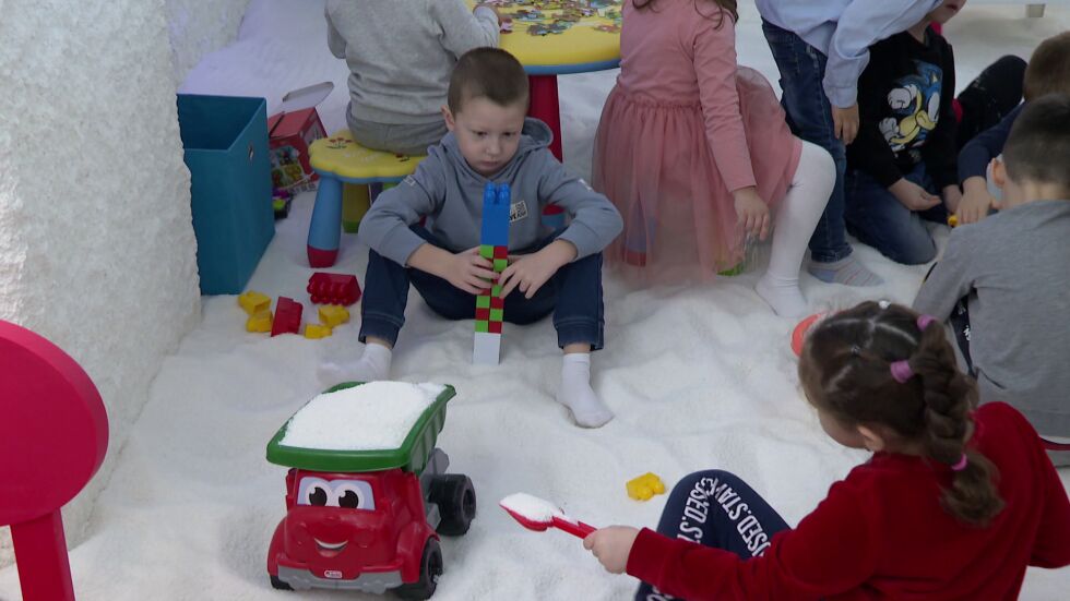 Деца борят вирусите със солна стая в Разград: Какви са ползите за най-малките?