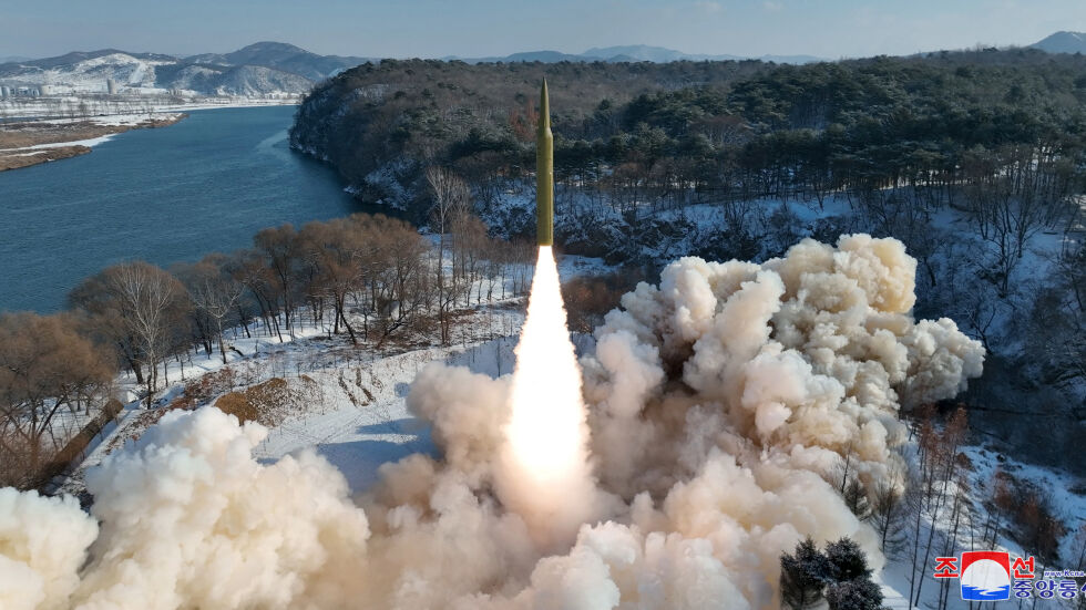Заклеймено от САЩ, Южна Корея и Япония: Пхенян тества хиперзвукова ракета на твърдо гориво 
