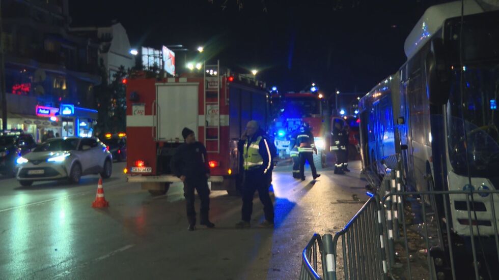 След катастрофата с автобус в София: На шофьора му е прилошало