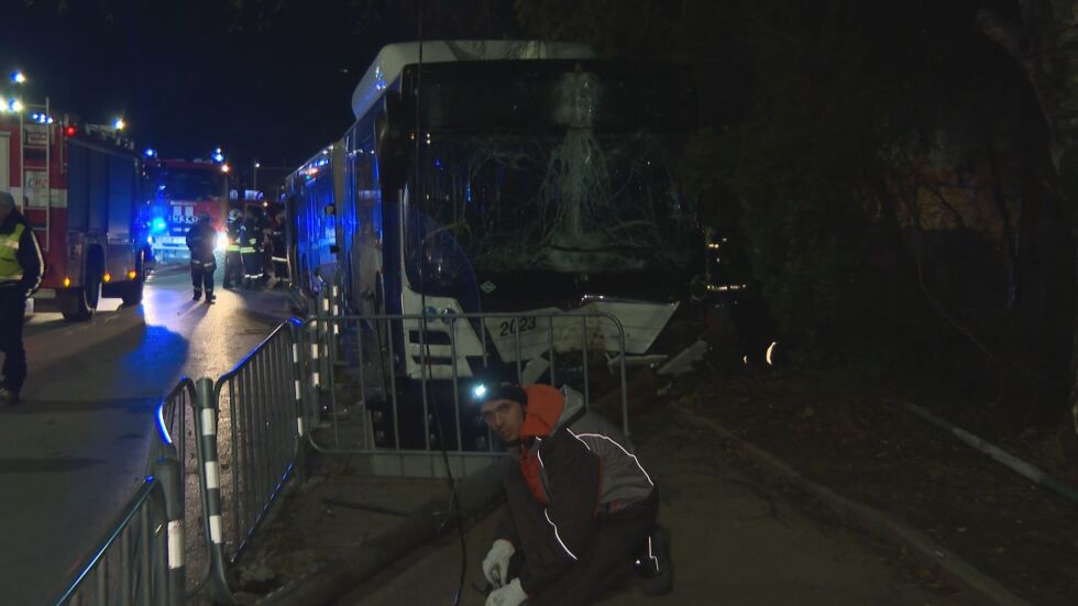 Автобус на градския транспорт блъсна жена в София