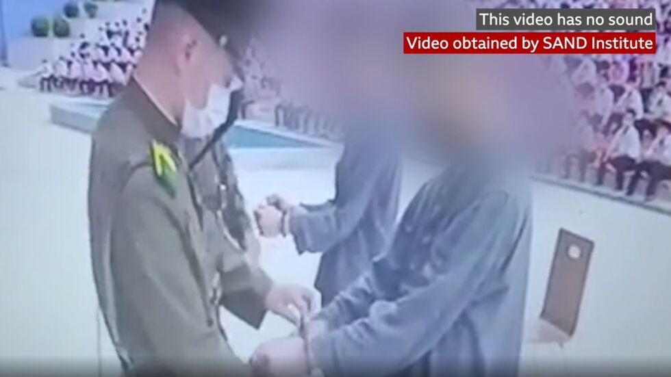 Редки кадри: Северна Корея осъди две деца на 12 г. затвор заради ТВ програма (ВИДЕО)
