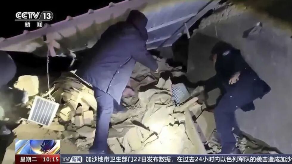 Шестима ранени след труса в Китай, осигуряват палатки, палта и печки (ВИДЕО)