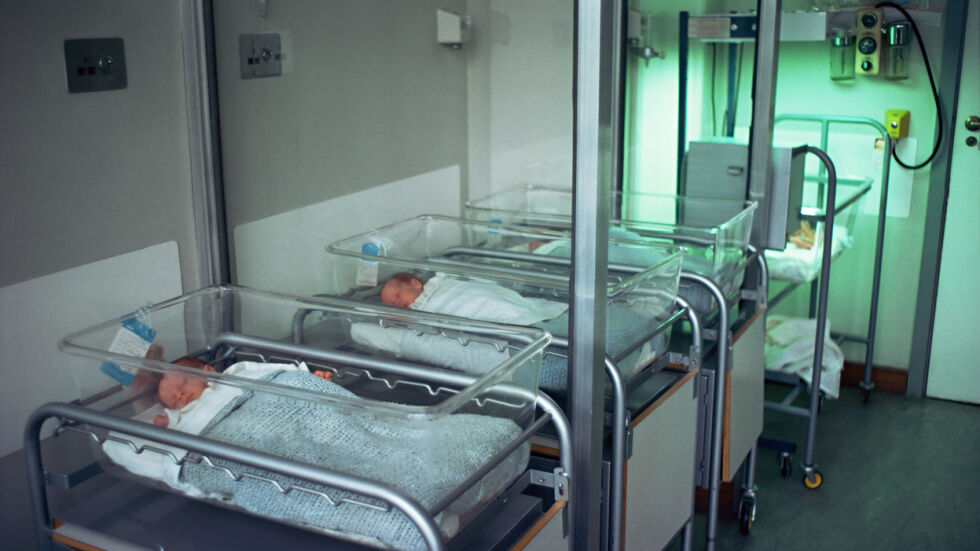  Рядко събитие: Две майки родиха тризнаци в един ден в „ Майчин дом “ 