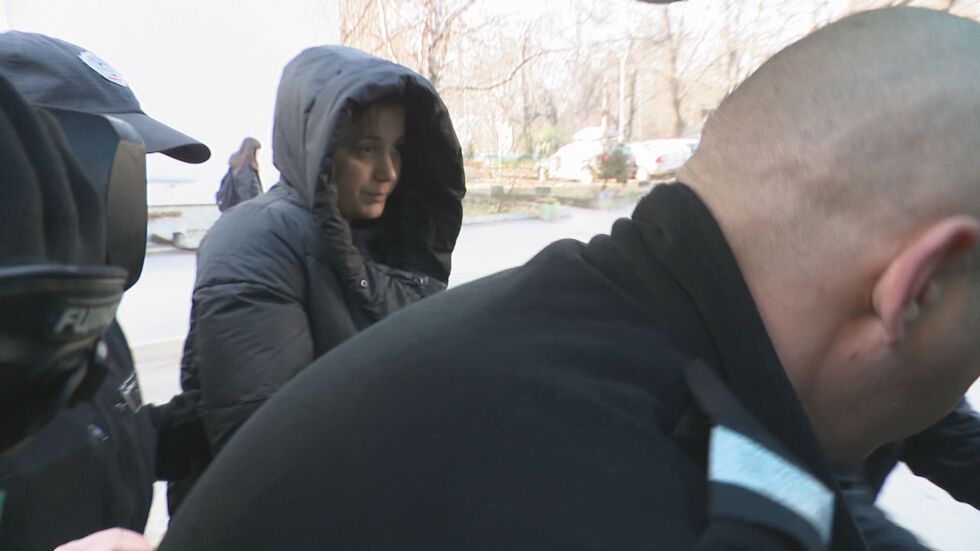  Габриела Славова към този момент не е под домакински арест 