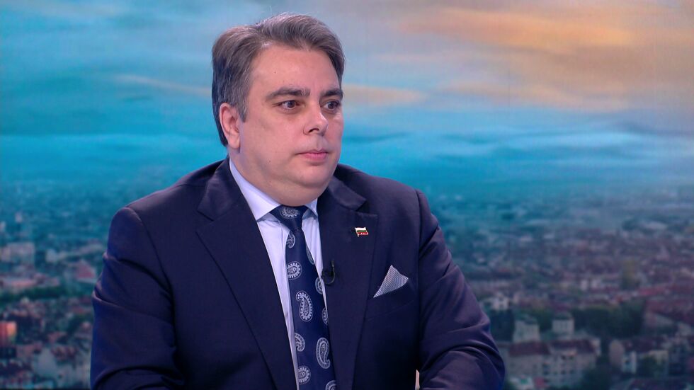  Асен Василев: Подкрепата ни минава след автограф на декларацията и равно далечен министър председател 