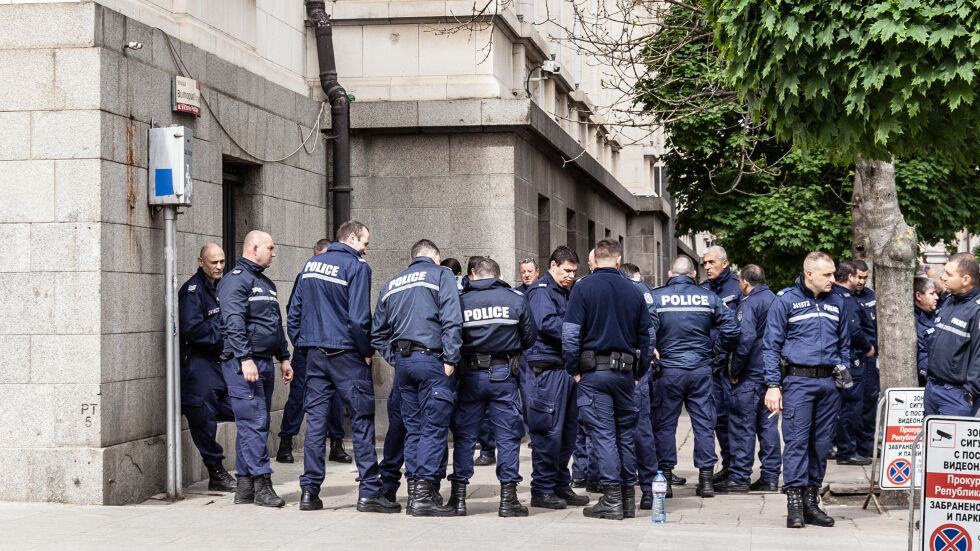 Българските полицаи взимаха най-малко в ЕС: Какви са заплатите в МВР след увеличението? 