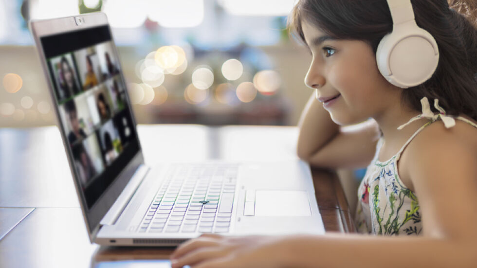  Заради повреда: Онлайн образование в две бургаски учебни заведения 