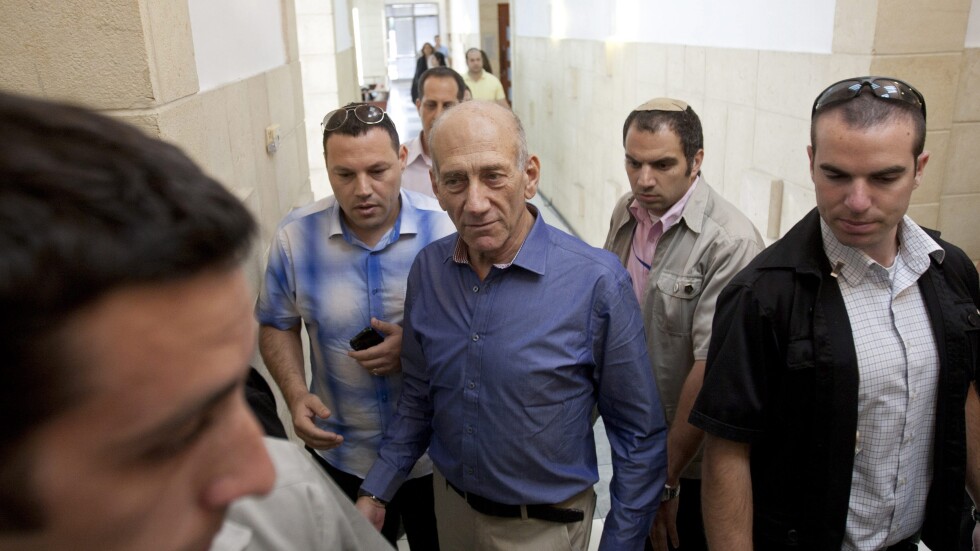 Бившият израелски премиер Олмерт осъден за корупция