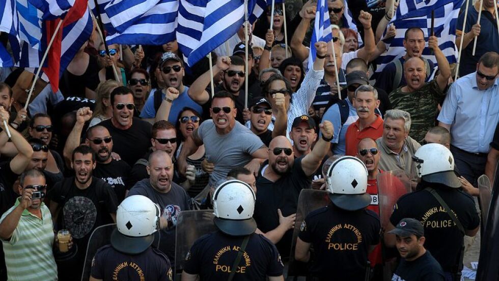 "Златна зора" предизвика безредици в Атина (СНИМКИ)