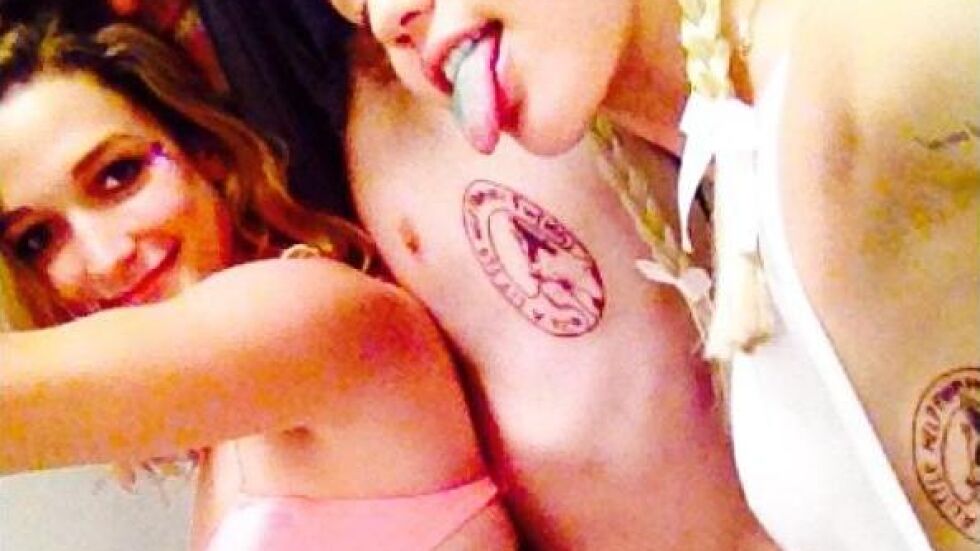 Майли Сайръс и новият й приятел си направиха еднакви татуировки