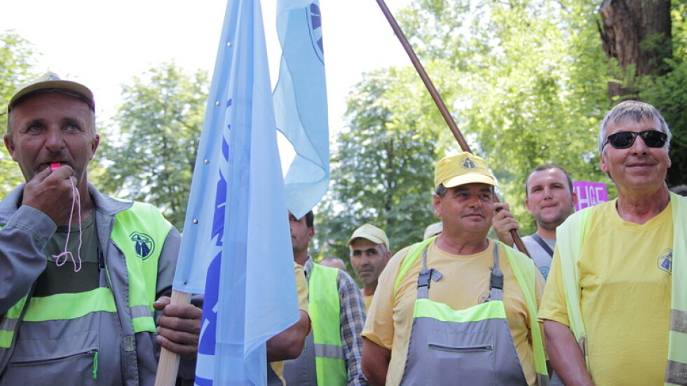 Протест на работниците от „Автомагистрали-Черно море”