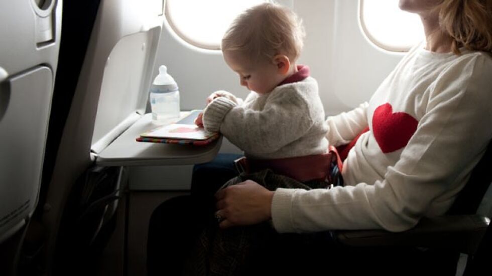 Бебе в самолета – 10 полезни съвета