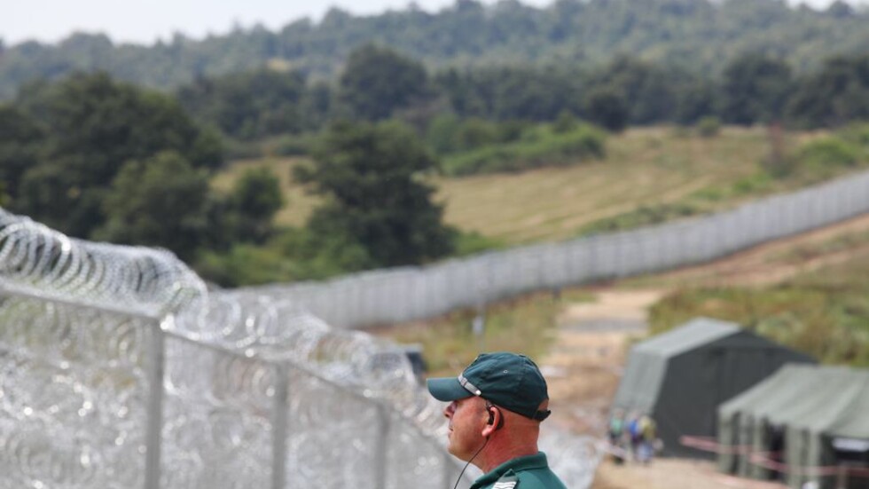 Оградата по границата с Турция вече не може да спре бежанците