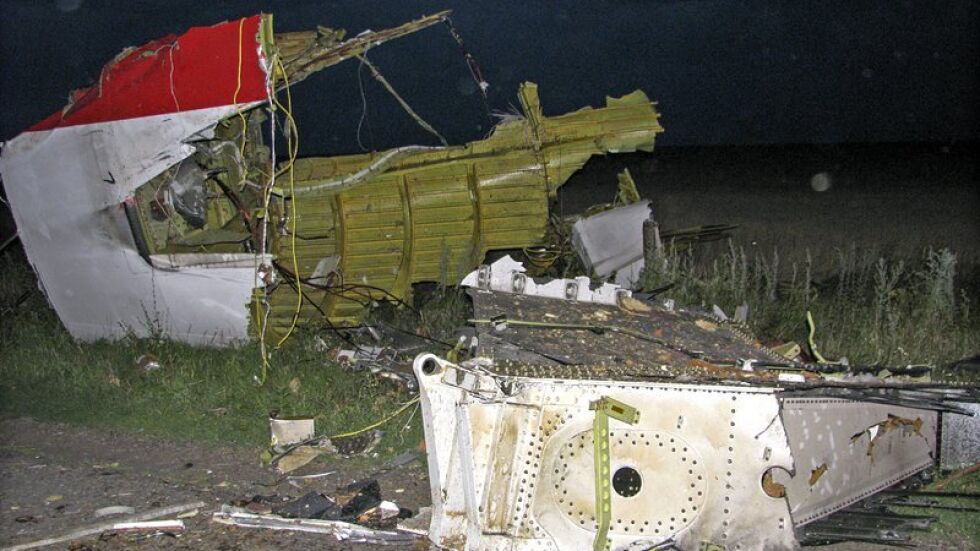 Започна операцията по събиране на останките на сваления MH17