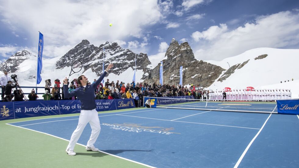 Роджър Федерер и Линдзи Вон играят тенис на 3454 м височина в Алпите