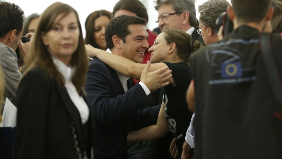 Посрещнат като герой в ЕП, Ципрас призова за честна сделка за Гърция (ВИДЕО и СНИМКИ)