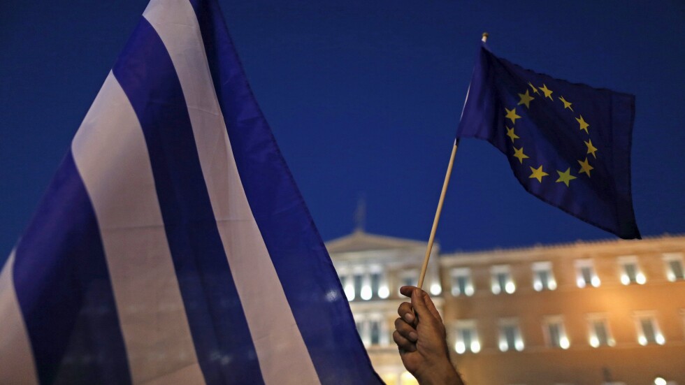 Гръцки депутати се връщат от почивка заради новия спасителен пакет