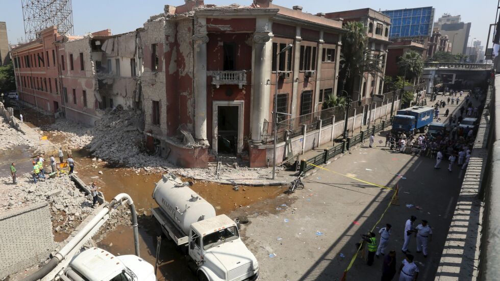 Експлозия в Кайро пред италианското консулство, един е загинал (ВИДЕО)