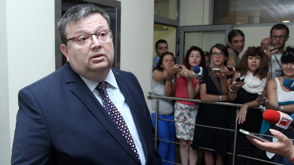 Цацаров пред bTV: Няма да подам оставка! 