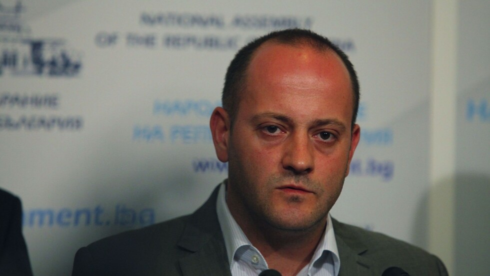 Радан Кънев призова ГЕРБ да „слязат от метлите”