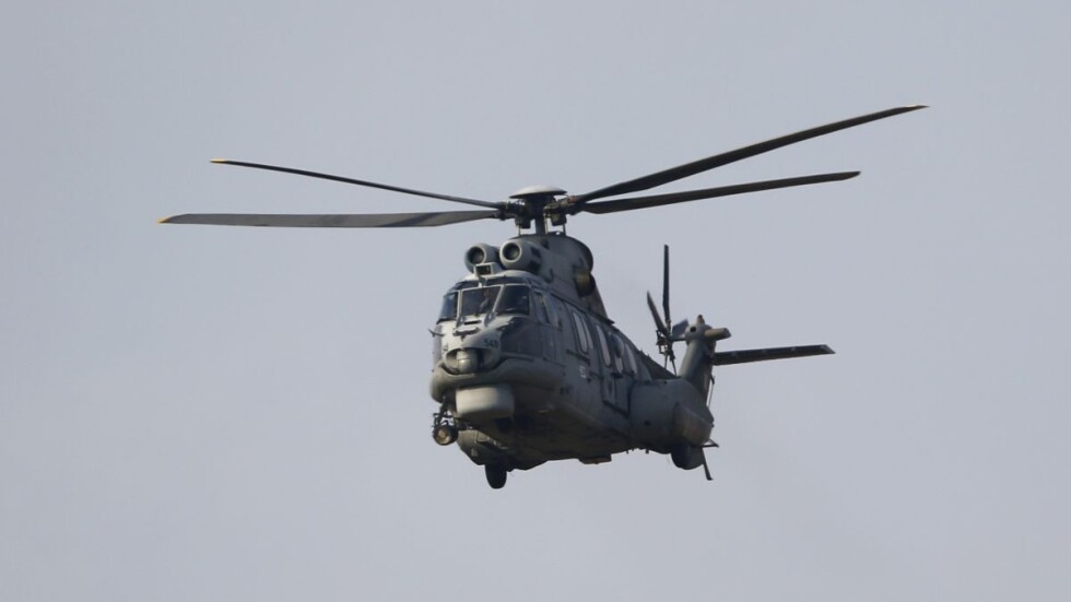 Хеликоптер се включва в гасенето на горския пожар край Твърдица