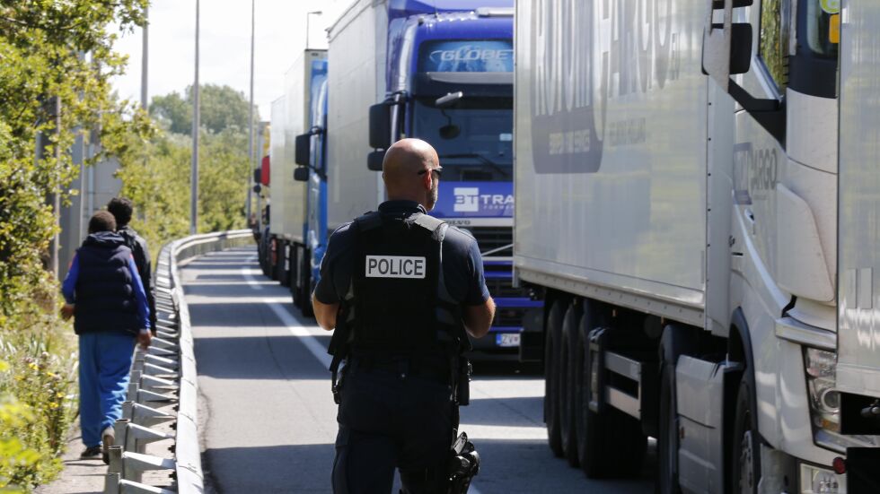 Франция отново блокира имигранти, които опитаха да преминат тунела при Ламанша 