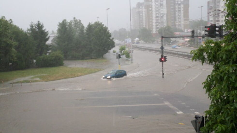 Проливен дъжд се изсипа в Шумен и Видин (ВИДЕО)
