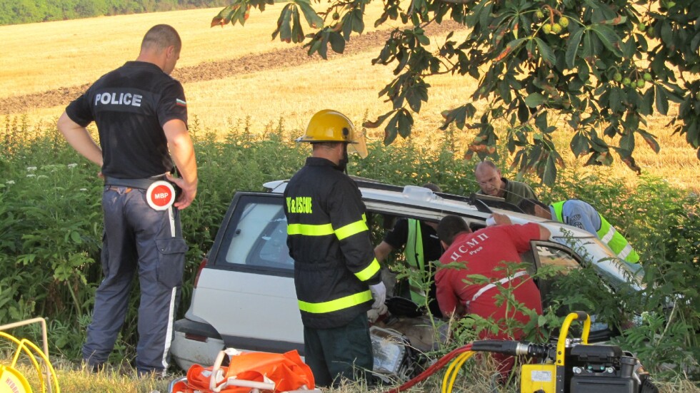 Загинал и петима в болница след челен удар по пътя Русе-Силистра