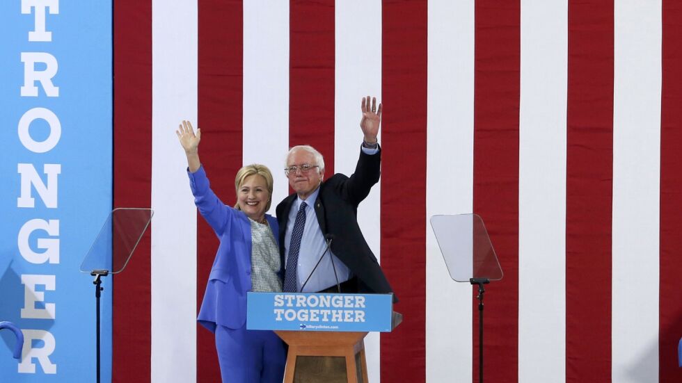 Бърни Сандърс официално подкрепи бившия си съперник Хилари Клинтън