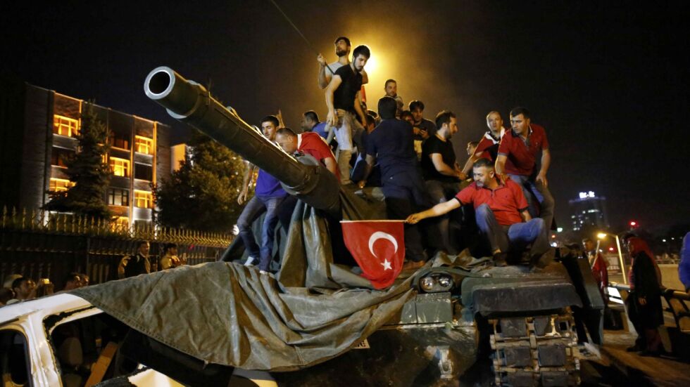Турското разузнаване: Опитът за преврат е пресечен