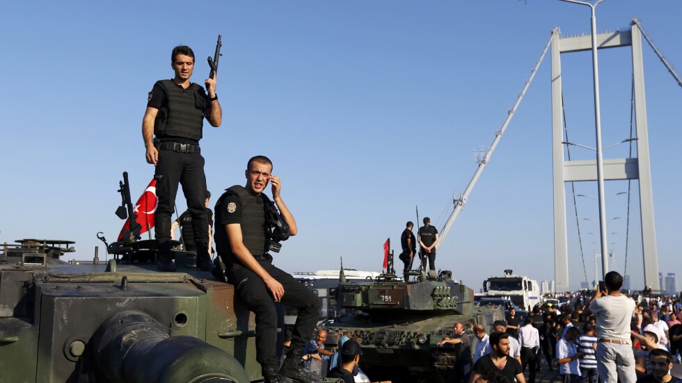 Правителствените сили надделяват над превратаджиите в Турция (ОБЗОР КЪМ 12:00 ЧАСА)