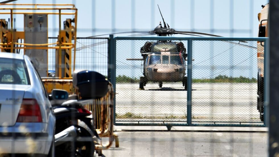 Гърция върна на Турция хеликоптера на метежниците